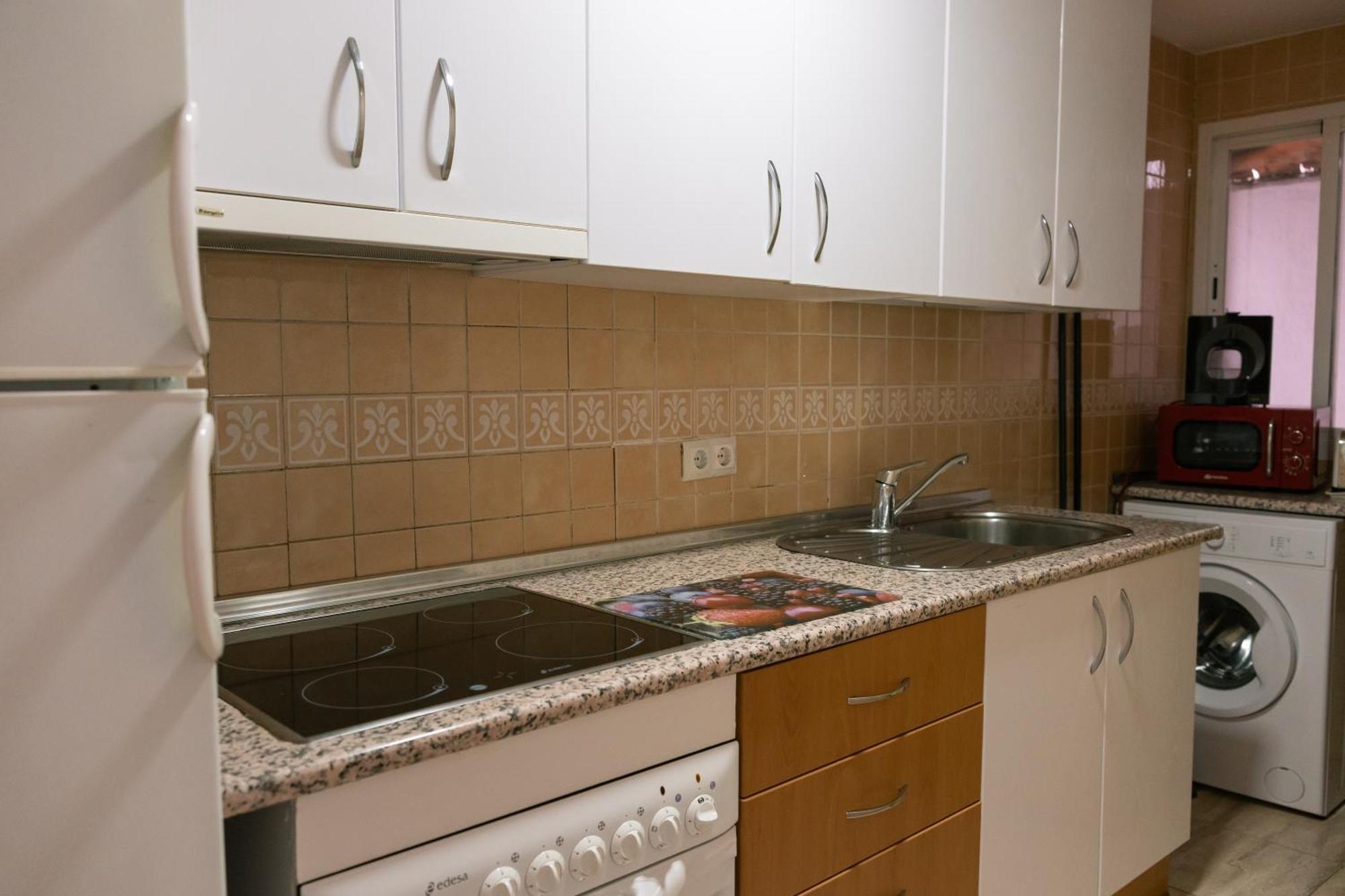 Dona Elena Apartment Фуeнхирола Екстериор снимка