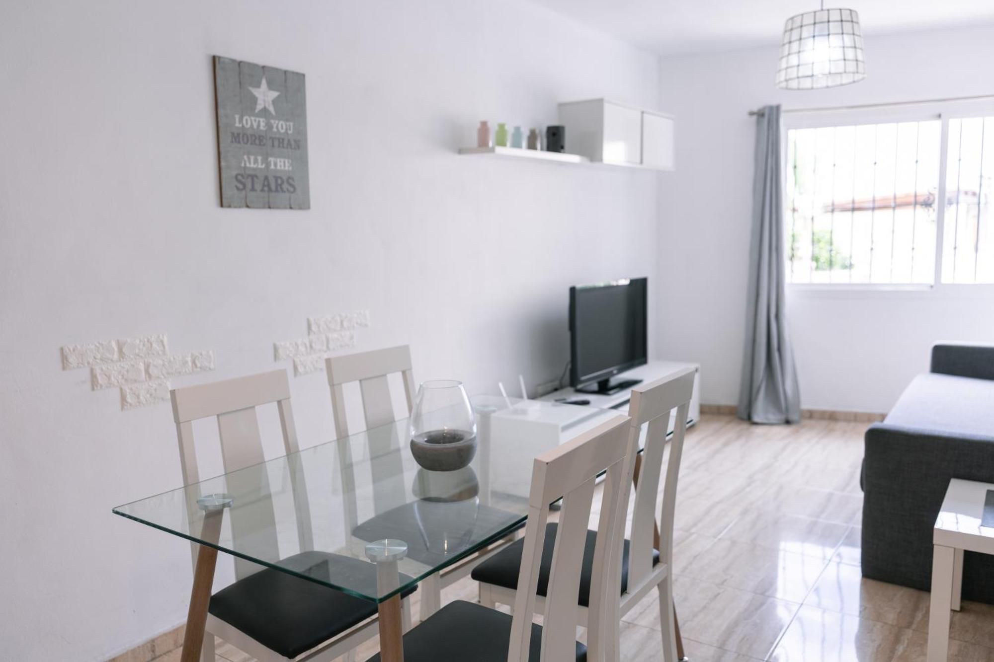 Dona Elena Apartment Фуeнхирола Екстериор снимка