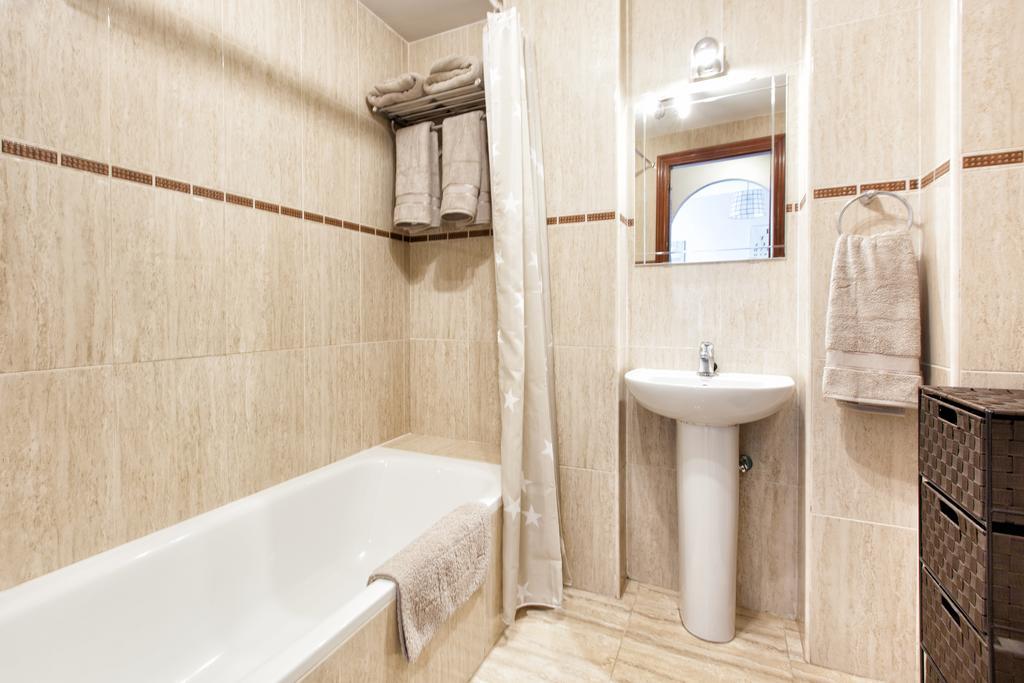 Dona Elena Apartment Фуeнхирола Екстериор снимка